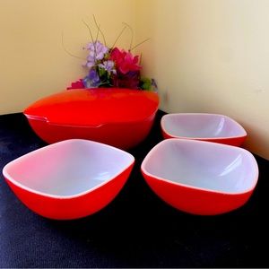 Vintage Pyrex Hostess Red Square Dish w/lid 2.5qt and 3 small red dish